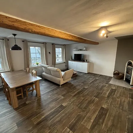 Streamatze Auf Whiskey's Farm * Kleinich