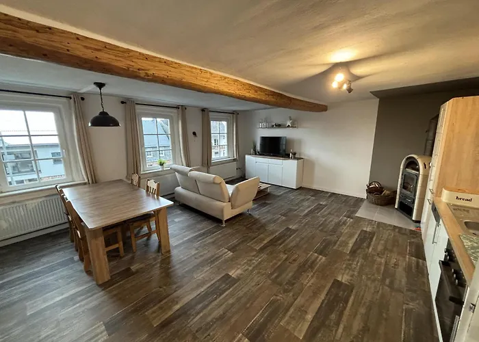 Streamatze Auf Whiskey's Farm * Kleinich